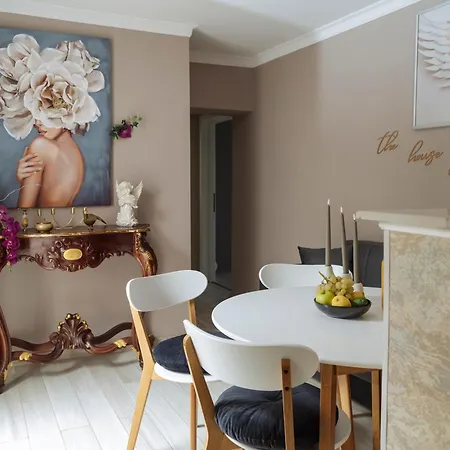Golden Paradise Apartment